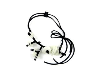 C1H - Collarino ramo infiorescenze bianco